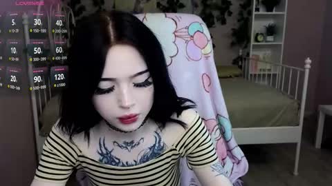 emma_kirks online show from November 21, 2025, 10:25 am