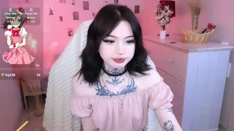 Snapshot of emma_kirks chatting on June 9, 2026, 12:50 pm emma_kirks online show from June 9, 2026, 12:50 pm