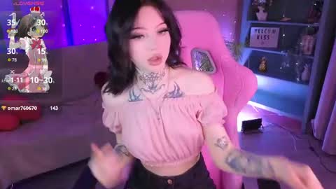 Snapshot of emma_kirks chatting on June 20, 2026, 12:30 pm emma_kirks online show from June 20, 2026, 12:30 pm