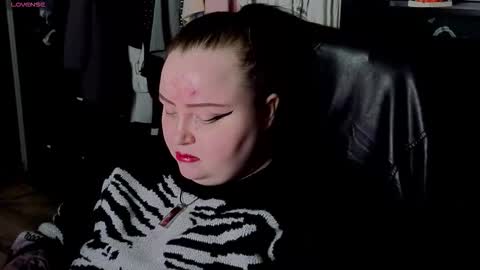 Snapshot of emma_razoom chatting on October 31, 2025, 9:16 pm Emma Razumovskaya online show from October 31, 2025, 9:16 pm