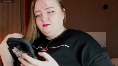 Snapshot of emma_razoom chatting on November 3, 2025, 7:09 am Emma Razumovskaya online show from November 3, 2025, 7:09 am