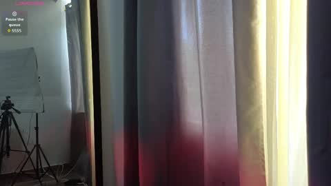 EMMA REVEES  online show from March 29, 2026, 3:01 pm