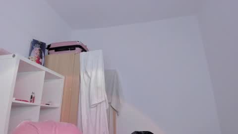 Emma   online show from December 5, 2024, 12:33 pm