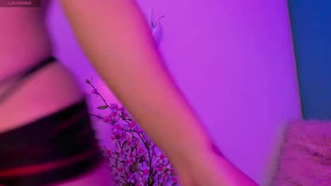 EMMA  online show from December 2, 2025, 11:45 pm