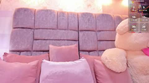 Snapshot of emma_stoonne chatting on November 28, 2025, 4:53 pm Emma online show from November 28, 2025, 4:53 pm