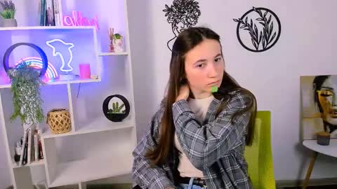 Snapshot of emma_swee chatting on February 9, 2026, 6:06 am emma_swee online show from February 9, 2026, 6:06 am