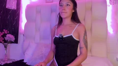 emmaa00_ online show from April 14, 2026, 9:15 am