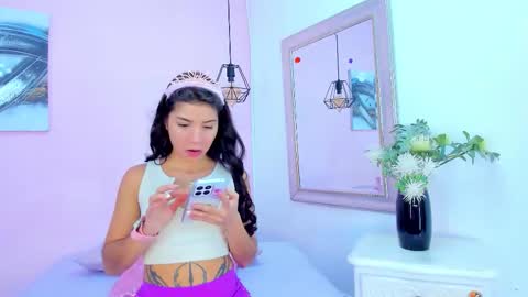 Emma  online show from November 19, 2025, 7:47 pm