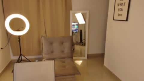 Emma online show from December 2, 2024, 5:37 am