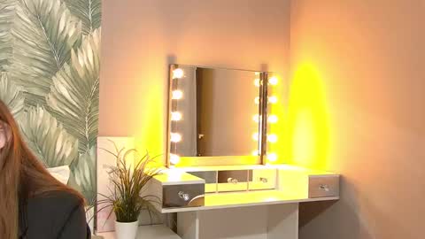 EmmaCamm online show from October 1, 2025, 4:13 pm