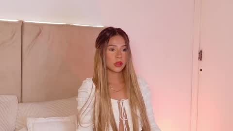 E M M A  online show from March 27, 2026, 4:51 pm