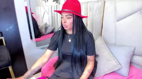 Snapshot of emmaebony_ chatting on September 28, 2025, 10:20 am emmaebony_ online show from September 28, 2025, 10:20 am