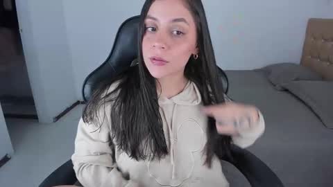 Jennifer online show from October 10, 2025, 11:04 pm