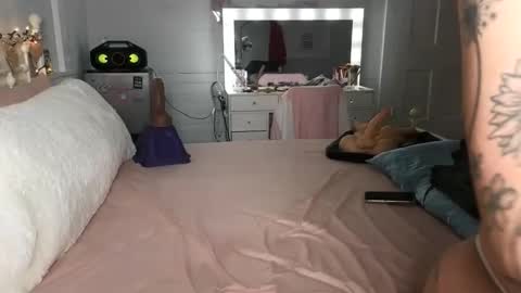 emmagray01 online show from February 2, 2025, 11:30 am