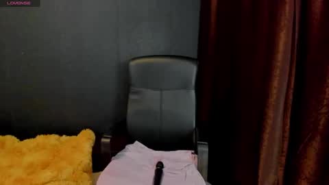 Snapshot of emmamaturre chatting on March 9, 2025, 2:29 am Emma online show from March 9, 2025, 2:29 am