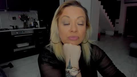 Snapshot of emmamaturre chatting on November 22, 2025, 11:26 pm Emma online show from November 22, 2025, 11:26 pm