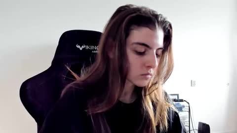 Emma online show from October 13, 2025, 10:37 am