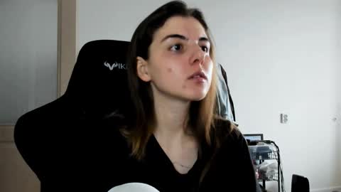 Emma online show from November 6, 2025, 8:37 am