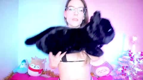 RH-NEGATIVE GREEN-EYED BAELIEN online show from March 29, 2026, 1:44 pm