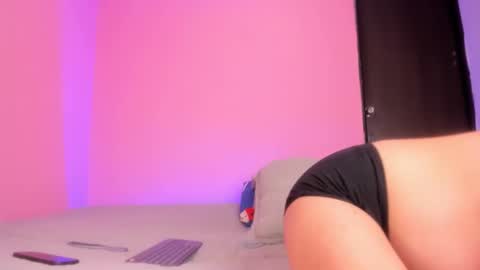 Emmi online show from December 4, 2025, 3:38 am