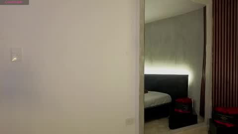 emmi_collins online show from May 1, 2026, 8:24 pm