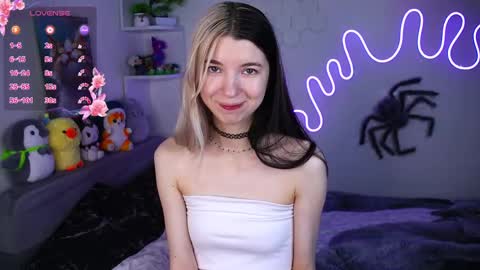 Snapshot of emmie_everly chatting on April 28, 2026, 8:47 pm emmie_everly online show from April 28, 2026, 8:47 pm