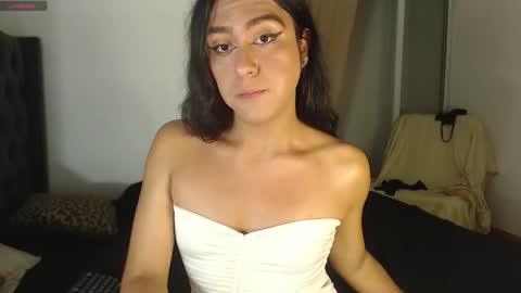 Emely online show from November 5, 2025, 8:36 am