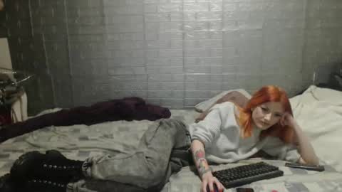 Snapshot of emmily000 chatting on December 3, 2024, 2:03 am Emmily000 online show from December 3, 2024, 2:03 am