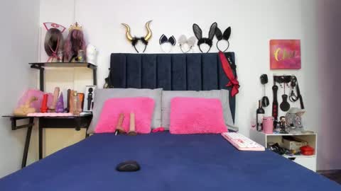          online show from November 25, 2025, 1:11 pm