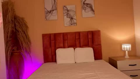 emmy_danielss online show from February 19, 2026, 11:50 am