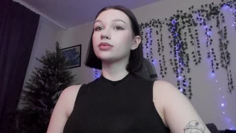 Snapshot of emmy_m00n chatting on December 5, 2024, 6:32 am Emily Johny online show from December 5, 2024, 6:32 am