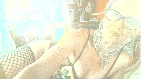 Snapshot of emmybaby5250 chatting on March 25, 2026, 11:33 pm emmybaby5250 online show from March 25, 2026, 11:33 pm