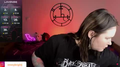 Emmy Bright     50  online show from December 15, 2025, 1:32 am