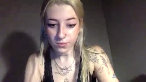 Snapshot of emmydesire chatting on March 1, 2026, 4:42 pm Emmy online show from March 1, 2026, 4:42 pm