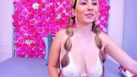 Snapshot of emmyrouse_ chatting on March 8, 2025, 10:45 pm emmy rouse online show from March 8, 2025, 10:45 pm