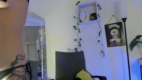 Snapshot of emperatriiiz chatting on January 7, 2025, 12:03 am Emperatriz online show from January 7, 2025, 12:03 am