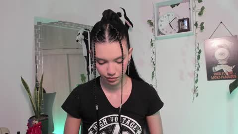 Snapshot of emperatriiiz chatting on January 31, 2025, 10:10 pm Emperatriz online show from January 31, 2025, 10:10 pm