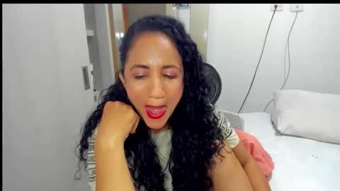 emperatriztapia online show from November 6, 2025, 10:54 pm