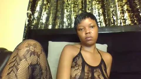 Snapshot of empressvee25 chatting on March 2, 2026, 2:13 pm empress online show from March 2, 2026, 2:13 pm