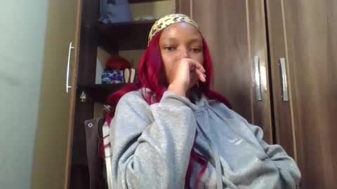 Snapshot of empressvee25 chatting on March 10, 2026, 6:24 pm empress online show from March 10, 2026, 6:24 pm