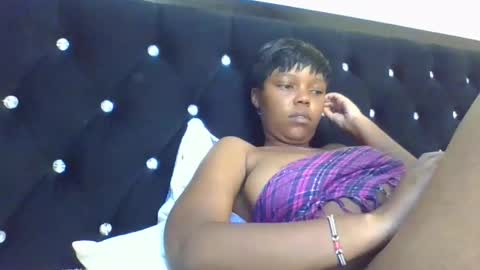 Snapshot of empressvee25 chatting on April 5, 2026, 11:24 pm empress online show from April 5, 2026, 11:24 pm