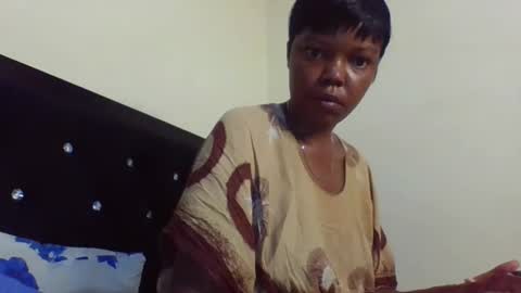 Snapshot of empressvee25 chatting on April 6, 2026, 5:19 am empress online show from April 6, 2026, 5:19 am