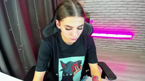 emy__angel online show from February 1, 2025, 3:52 am