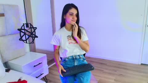 Snapshot of emy_ferrer_ chatting on April 9, 2026, 4:34 am EMY FERRER online show from April 9, 2026, 4:34 am