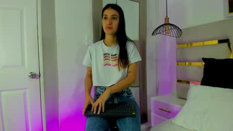 EMY FERRER online show from June 23, 2026, 2:09 am