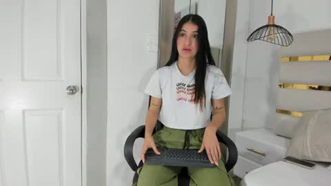EMY FERRER online show from July 1, 2026, 3:41 am