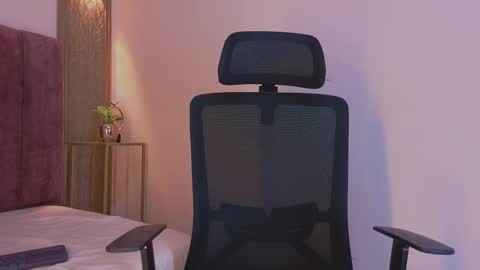 Emy online show from November 10, 2025, 8:19 pm