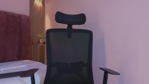 Emy online show from November 16, 2025, 7:14 am