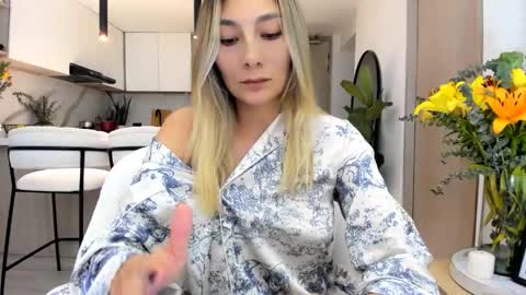 emyconneer online show from February 13, 2025, 2:56 am