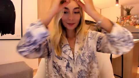 emyconneer online show from February 15, 2025, 3:20 am